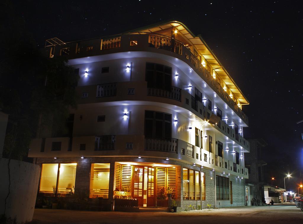 Smera Grand Maamigili Island Exterior photo