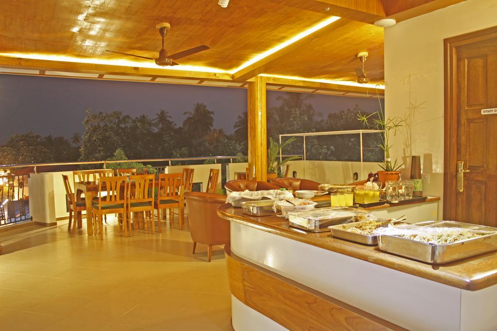 Smera Grand Maamigili Island Exterior photo