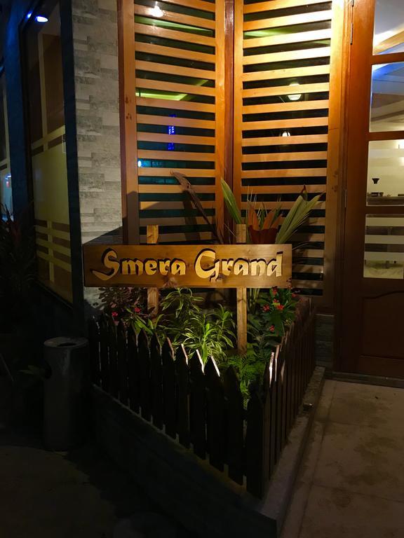 Smera Grand Maamigili Island Exterior photo