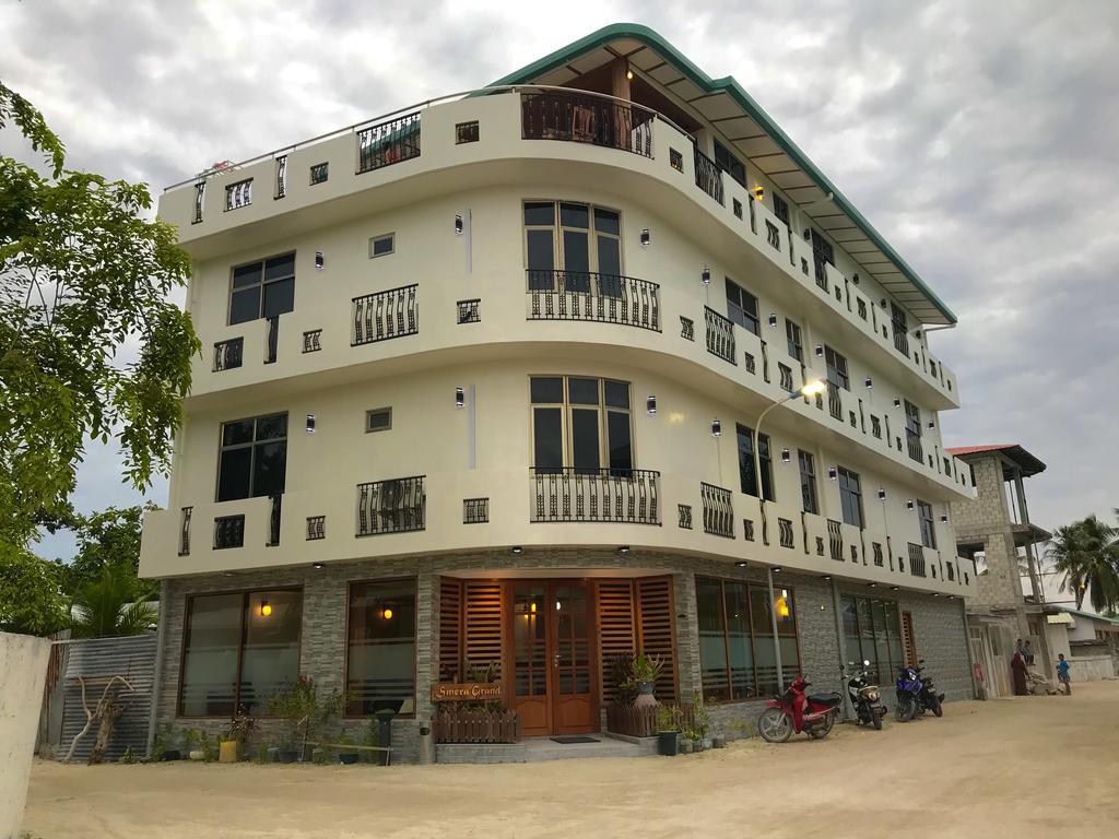 Smera Grand Maamigili Island Exterior photo