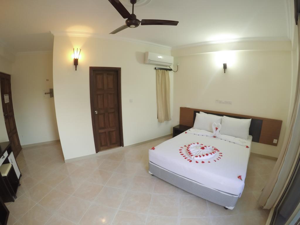 Smera Grand Maamigili Island Exterior photo